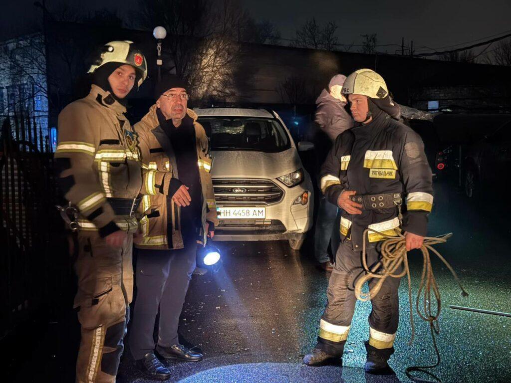 Нічна атака дронами на Одесу: пошкоджений житловий будинок, спалахнули пожежі