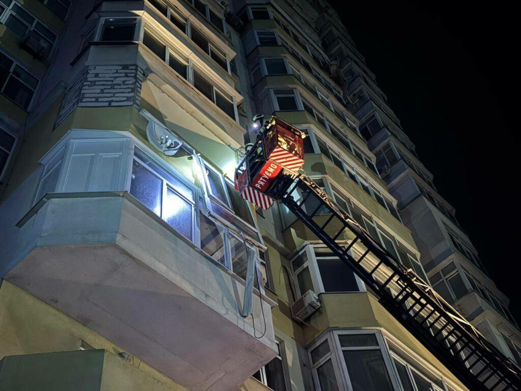 Нічна атака дронами на Одесу: пошкоджений житловий будинок, спалахнули пожежі