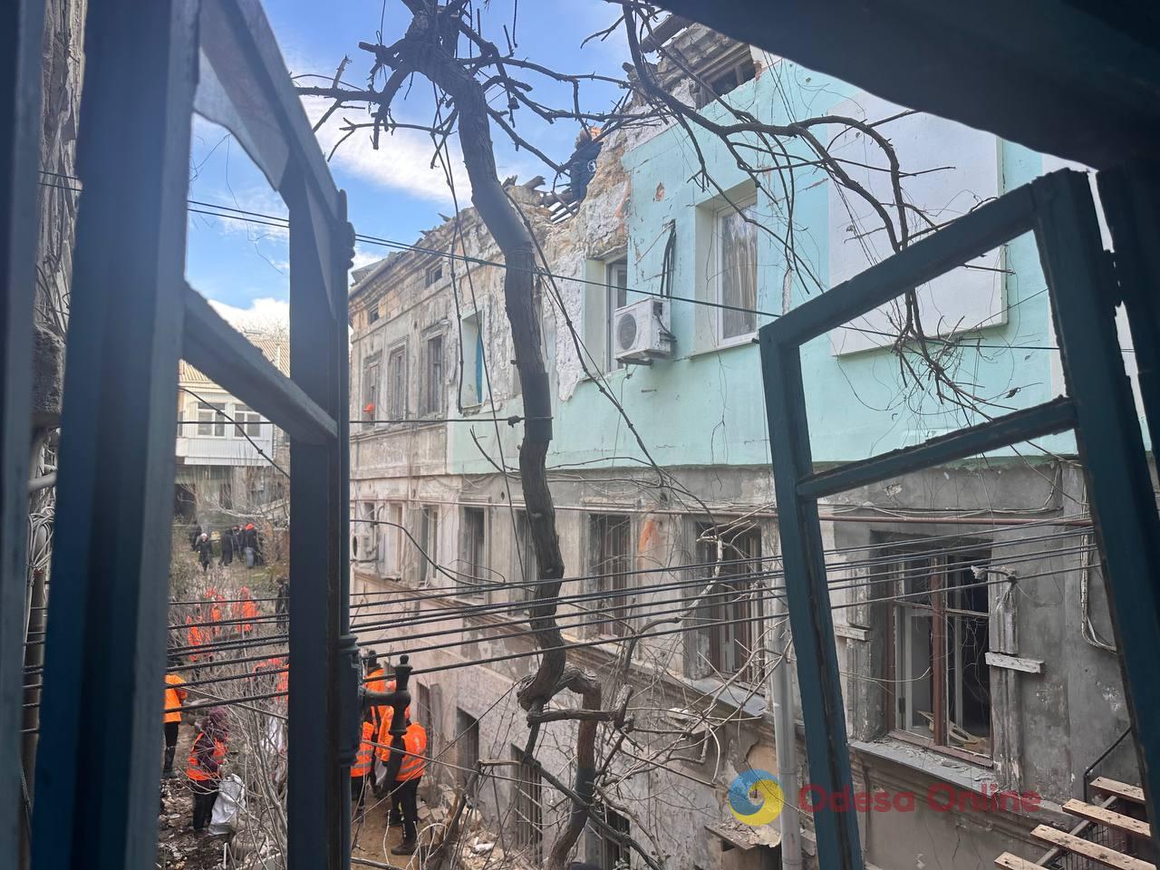 Одна з наймасованіших атак на Одесу: репортаж з місця та свідчення очевидців Одна з наймасованіших атак на Одесу: репортаж з місця та свідчення очевидців