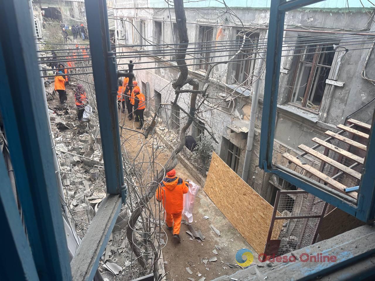 Одна з наймасованіших атак на Одесу: репортаж з місця та свідчення очевидців Одна з наймасованіших атак на Одесу: репортаж з місця та свідчення очевидців