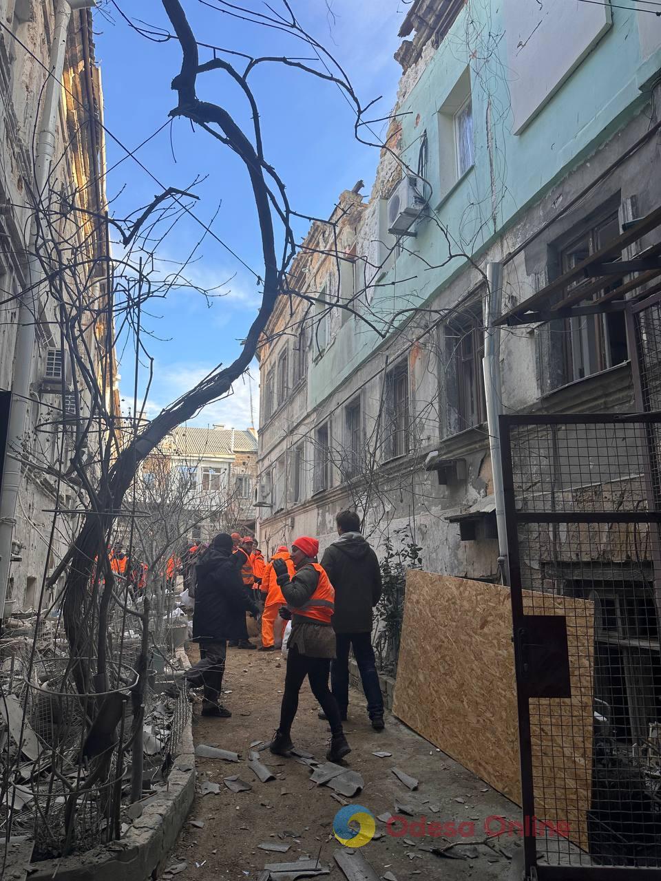 Одна з наймасованіших атак на Одесу: репортаж з місця та свідчення очевидців Одна з наймасованіших атак на Одесу: репортаж з місця та свідчення очевидців