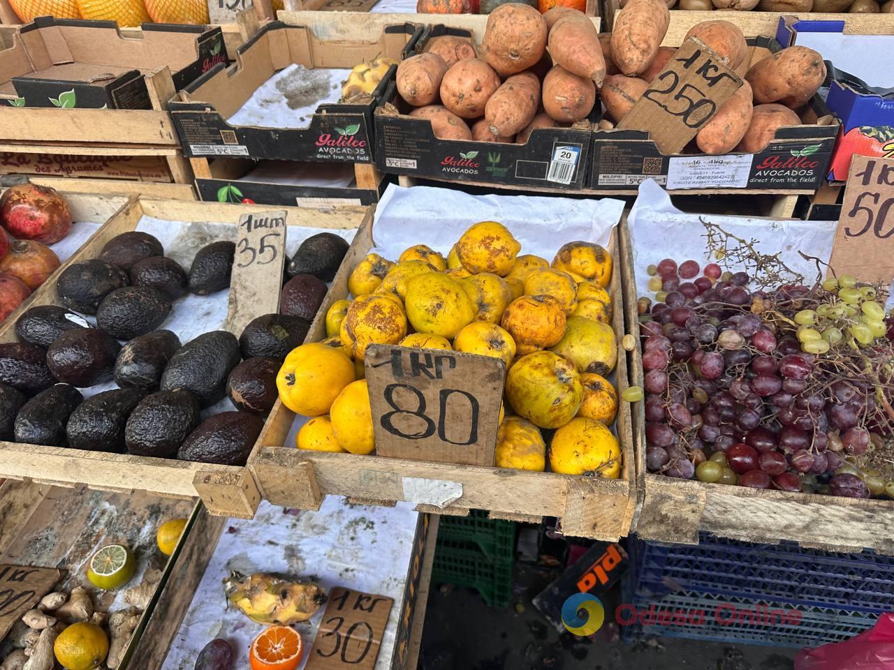 Хурма, редиска и язык: субботние цены на одесском Привозе Хурма, редиска и язык: субботние цены на одесском Привозе