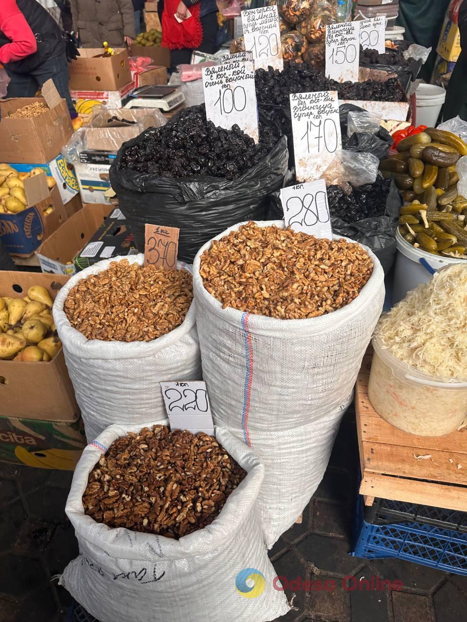 Хурма, редиска и язык: субботние цены на одесском Привозе Хурма, редиска и язык: субботние цены на одесском Привозе