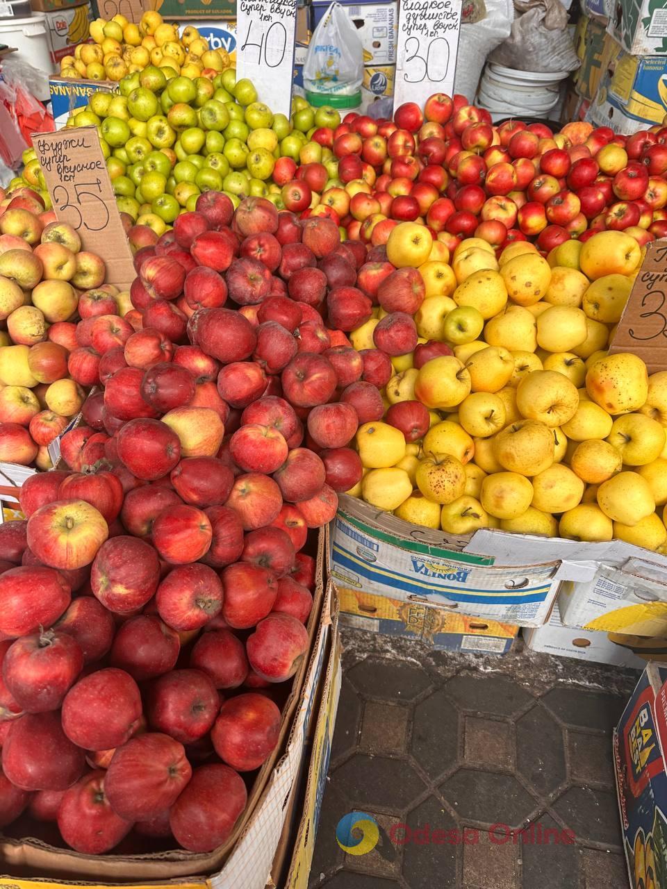 Хурма, редиска и язык: субботние цены на одесском Привозе Хурма, редиска и язык: субботние цены на одесском Привозе