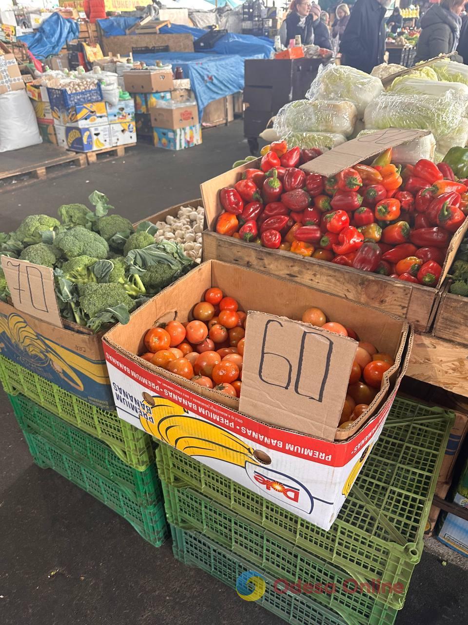 Хурма, редиска и язык: субботние цены на одесском Привозе Хурма, редиска и язык: субботние цены на одесском Привозе