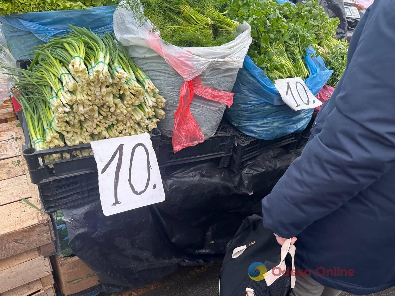 Хурма, редиска і язик: суботні ціни на одеському Привозі Хурма, редиска і язик: суботні ціни на одеському Привозі