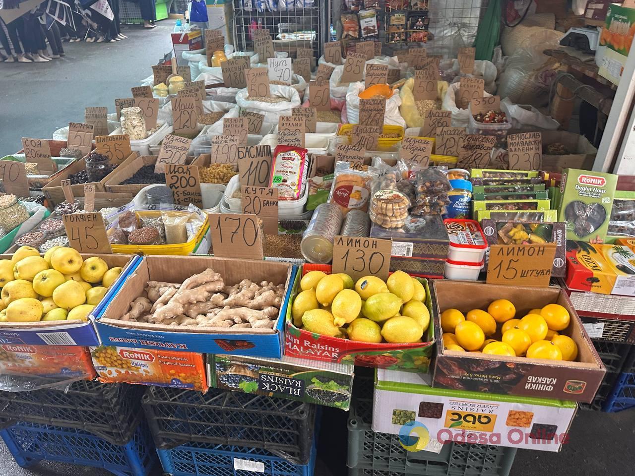 Хурма, редиска и язык: субботние цены на одесском Привозе Хурма, редиска и язык: субботние цены на одесском Привозе