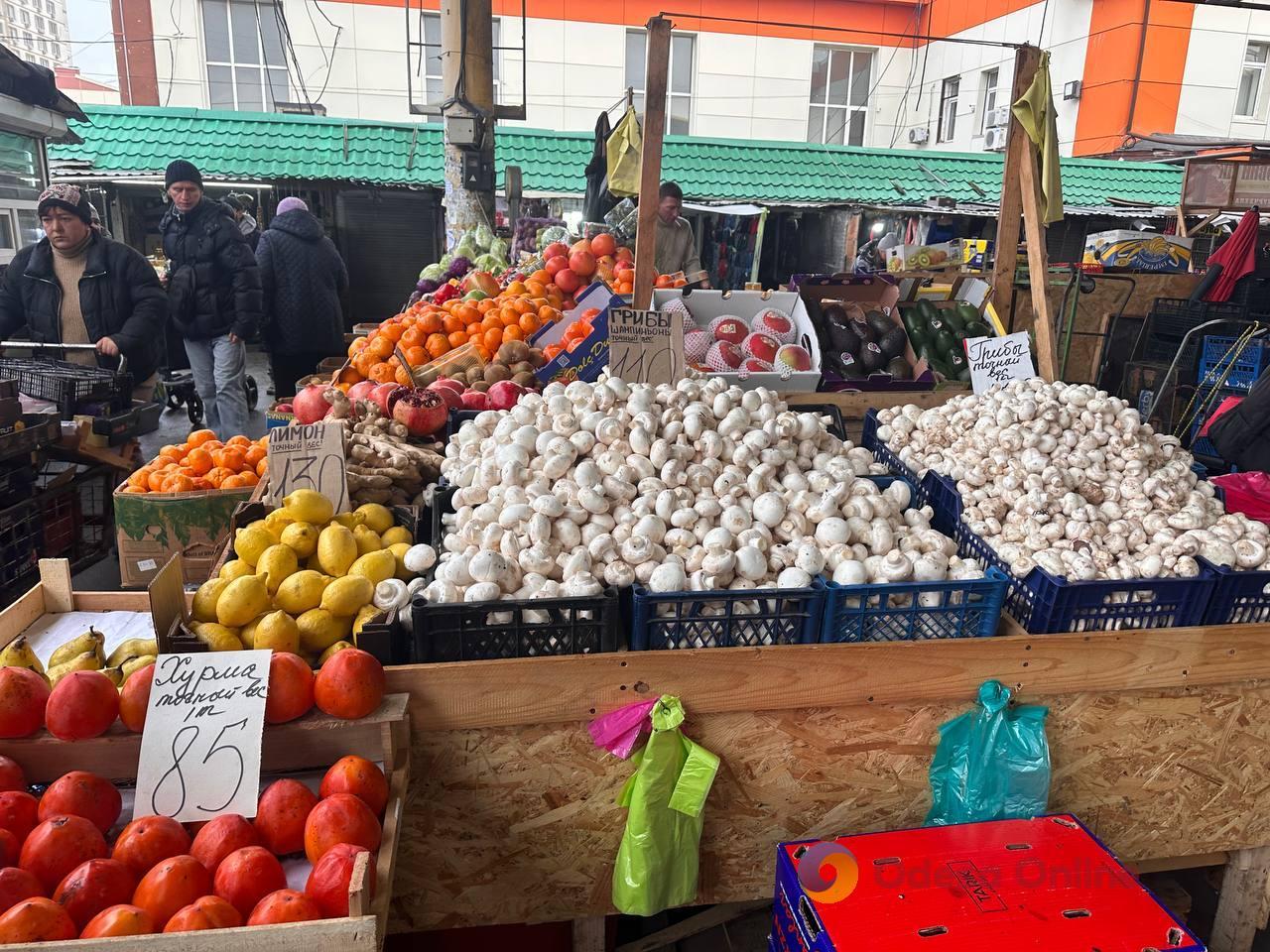 Хурма, редиска и язык: субботние цены на одесском Привозе Хурма, редиска и язык: субботние цены на одесском Привозе