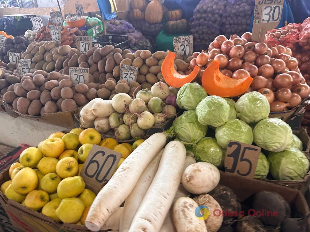 Хурма, редиска и язык: субботние цены на одесском Привозе Хурма, редиска и язык: субботние цены на одесском Привозе