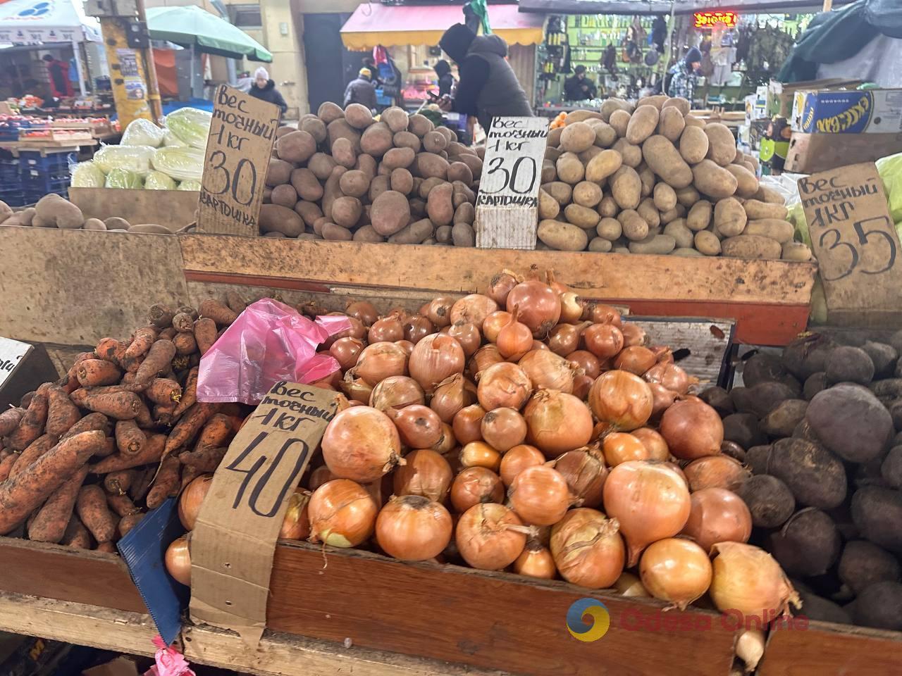 Хурма, редиска и язык: субботние цены на одесском Привозе Хурма, редиска и язык: субботние цены на одесском Привозе