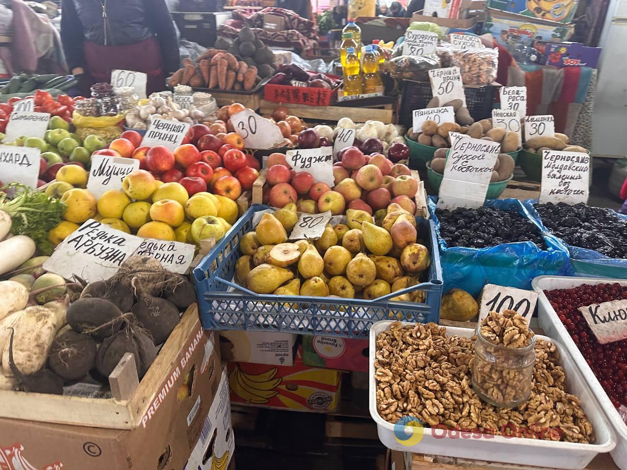 Хурма, редиска и язык: субботние цены на одесском Привозе Хурма, редиска и язык: субботние цены на одесском Привозе