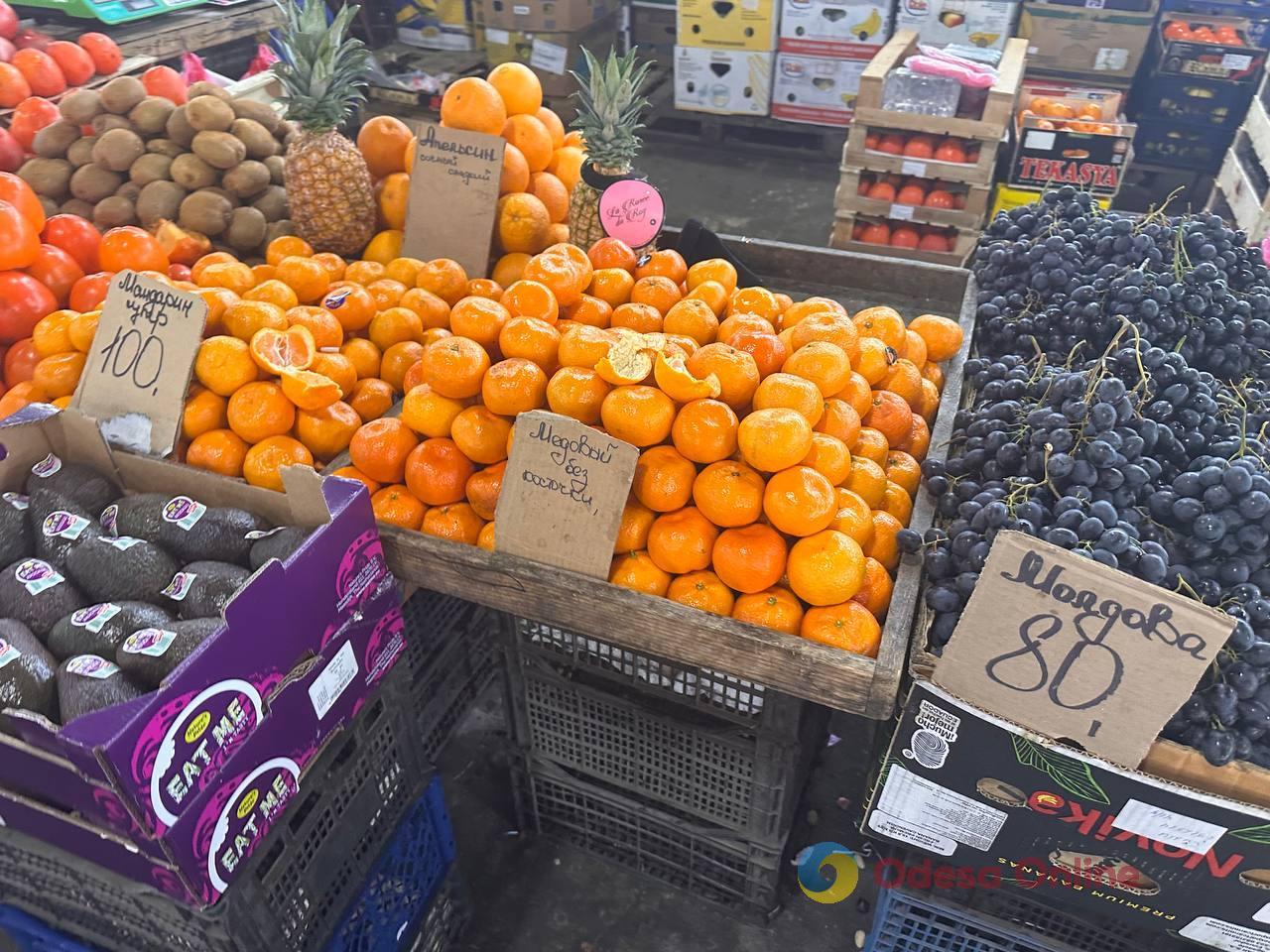 Хурма, редиска и язык: субботние цены на одесском Привозе Хурма, редиска и язык: субботние цены на одесском Привозе