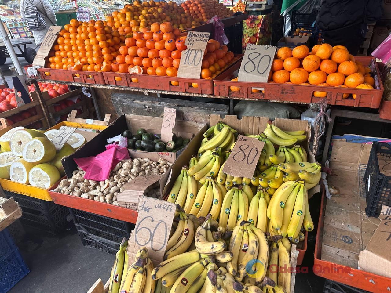 Хурма, редиска и язык: субботние цены на одесском Привозе Хурма, редиска и язык: субботние цены на одесском Привозе