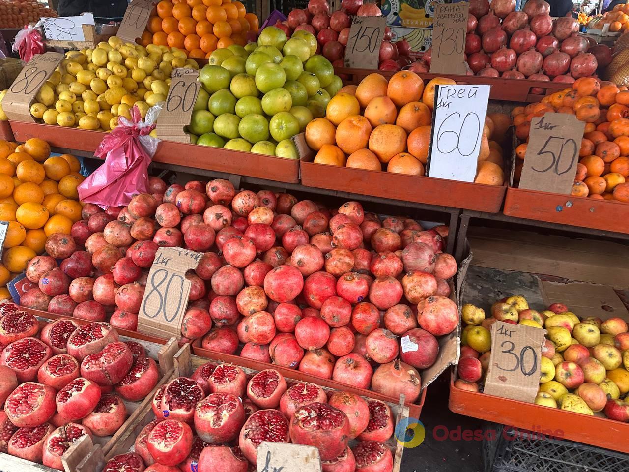 Хурма, редиска и язык: субботние цены на одесском Привозе Хурма, редиска и язык: субботние цены на одесском Привозе