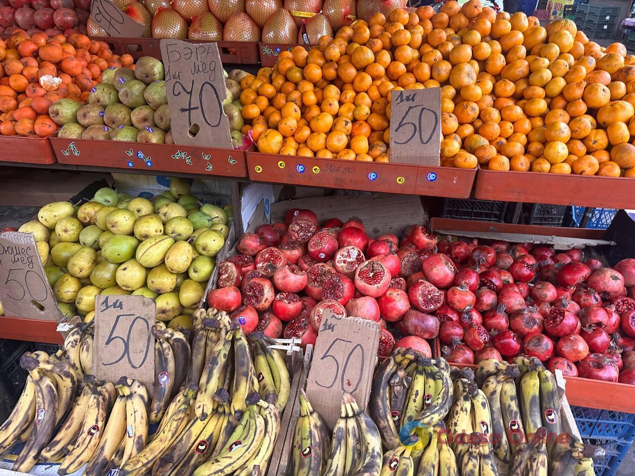 Хурма, редиска и язык: субботние цены на одесском Привозе Хурма, редиска и язык: субботние цены на одесском Привозе