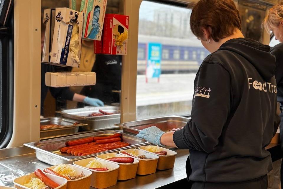 Более 5000 горячих обедов для одесситов приготовила команда Food Train «Укрзалізниці» Более 5000 горячих обедов для одесситов приготовила команда Food Train «Укрзалізниці»