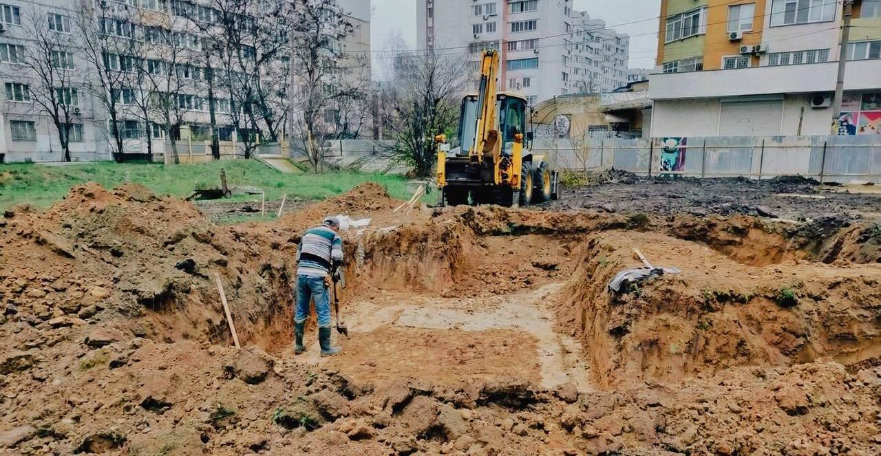 У Пересипському районі Одеси почали будувати новий бювет на вулиці Академіка Сахарова