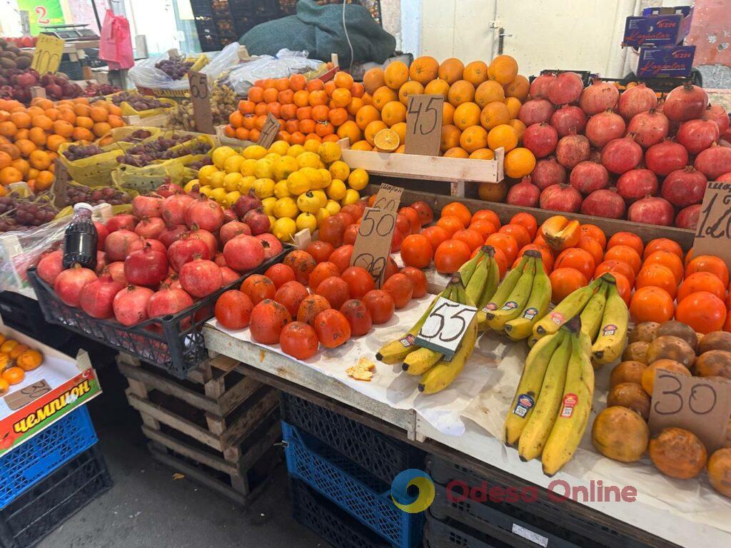 Клюква, грибы и мандарины: субботние цены на одесском Привозе