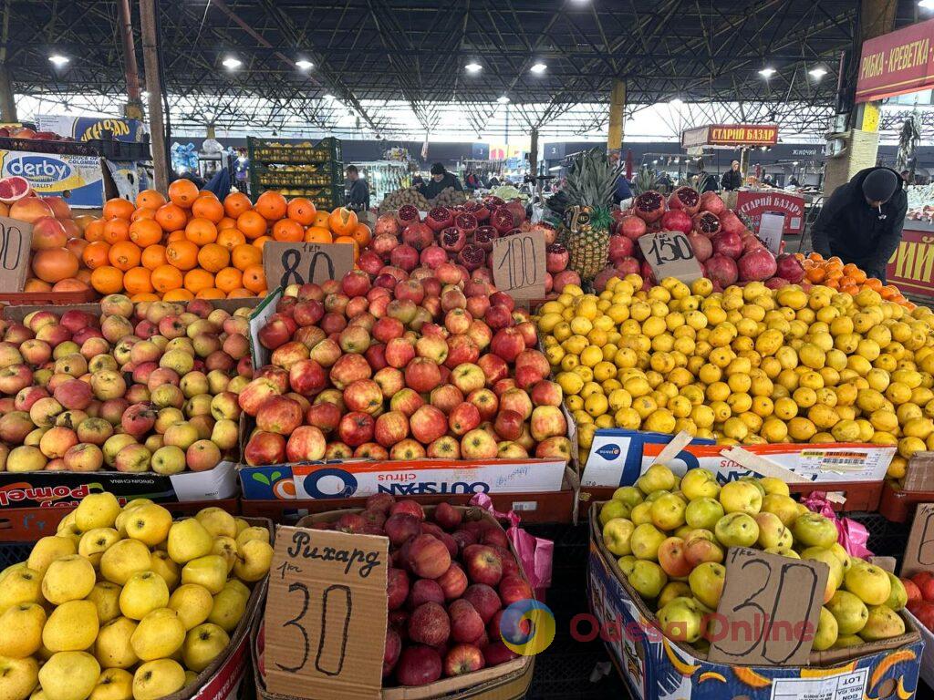 Клюква, грибы и мандарины: субботние цены на одесском Привозе