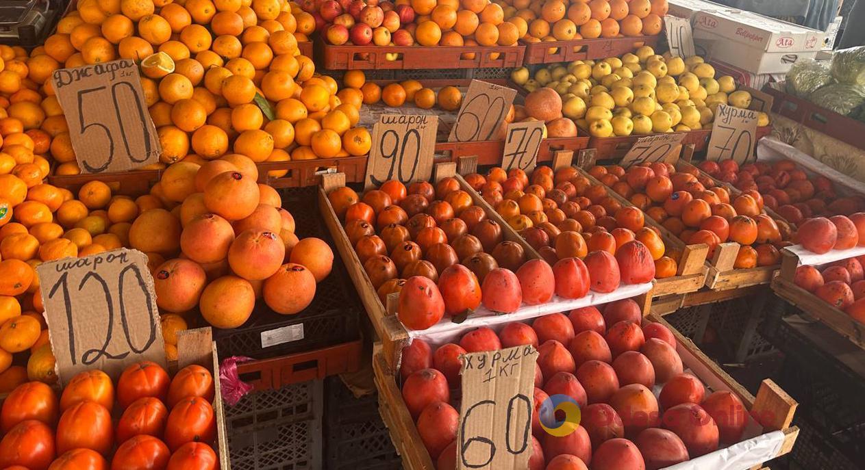 Журавлина, гриби та мандарини: суботні ціни на одеському Привозі