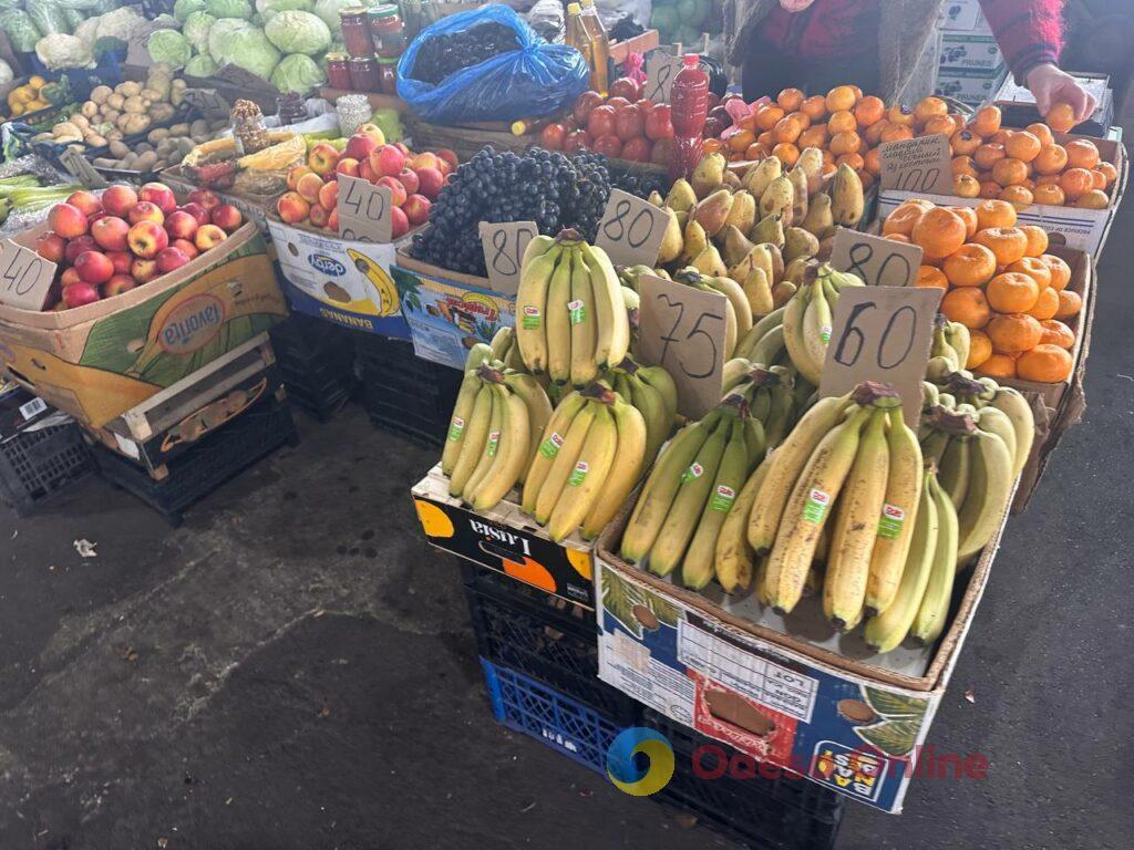 Клюква, грибы и мандарины: субботние цены на одесском Привозе