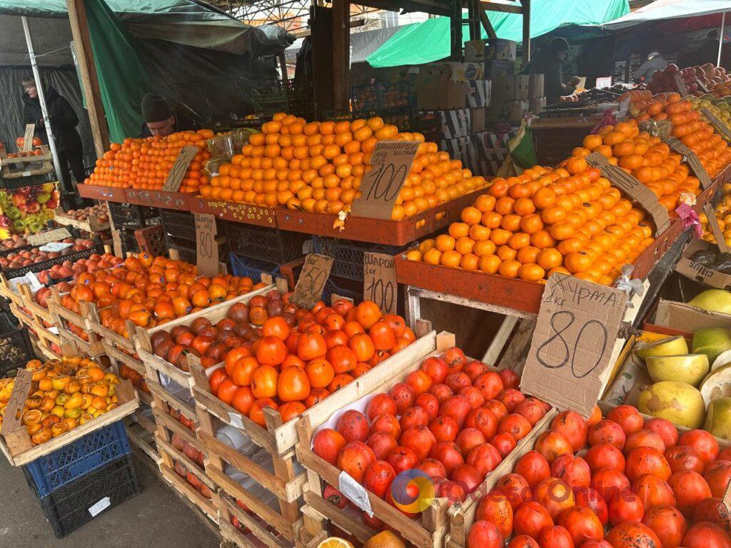 Клюква, грибы и мандарины: субботние цены на одесском Привозе