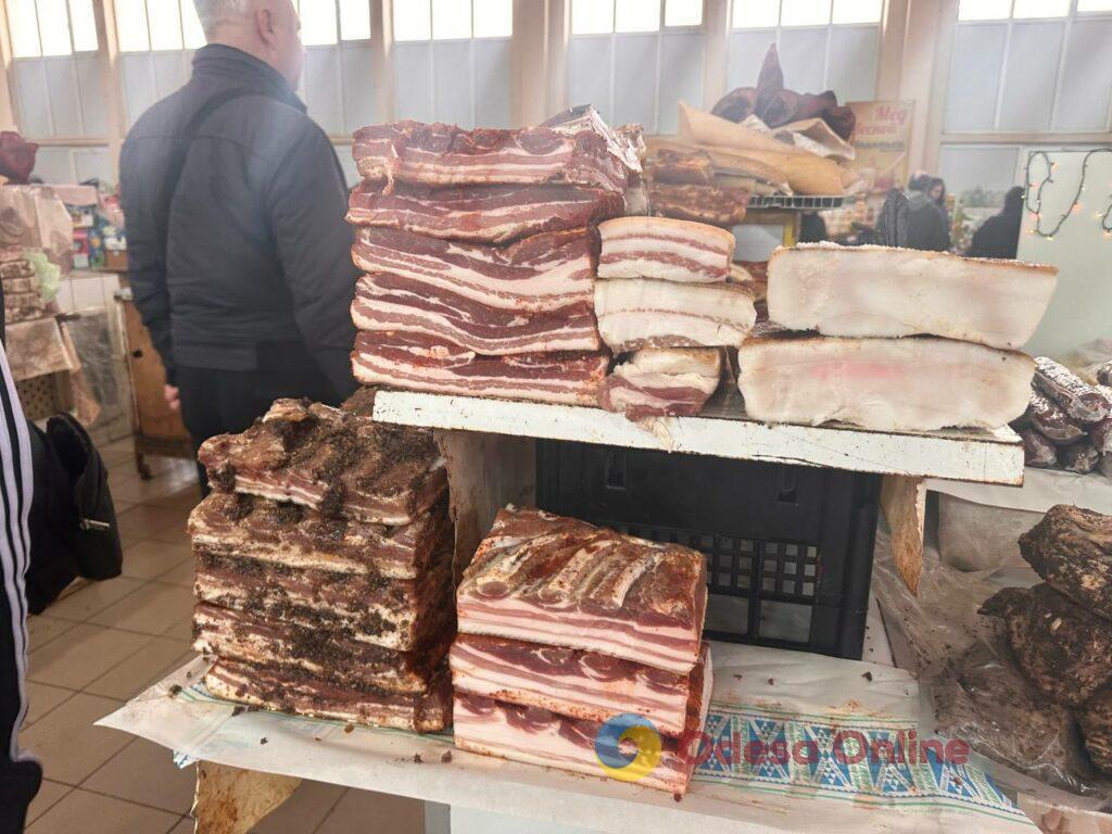 Клюква, грибы и мандарины: субботние цены на одесском Привозе