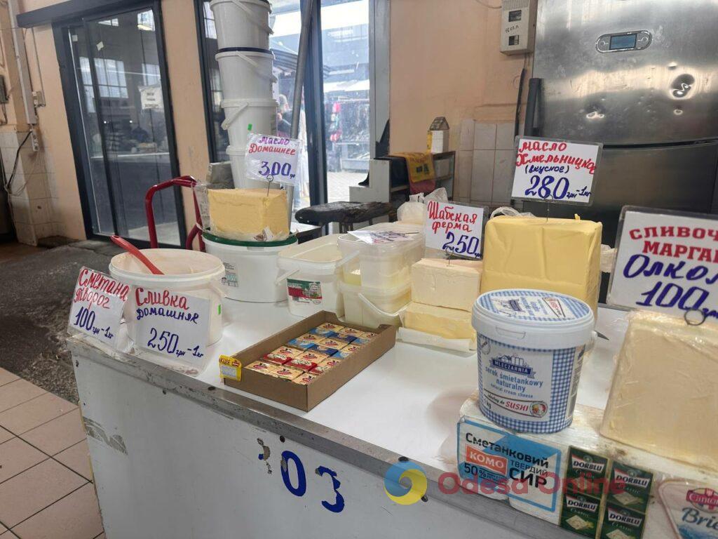 Клюква, грибы и мандарины: субботние цены на одесском Привозе