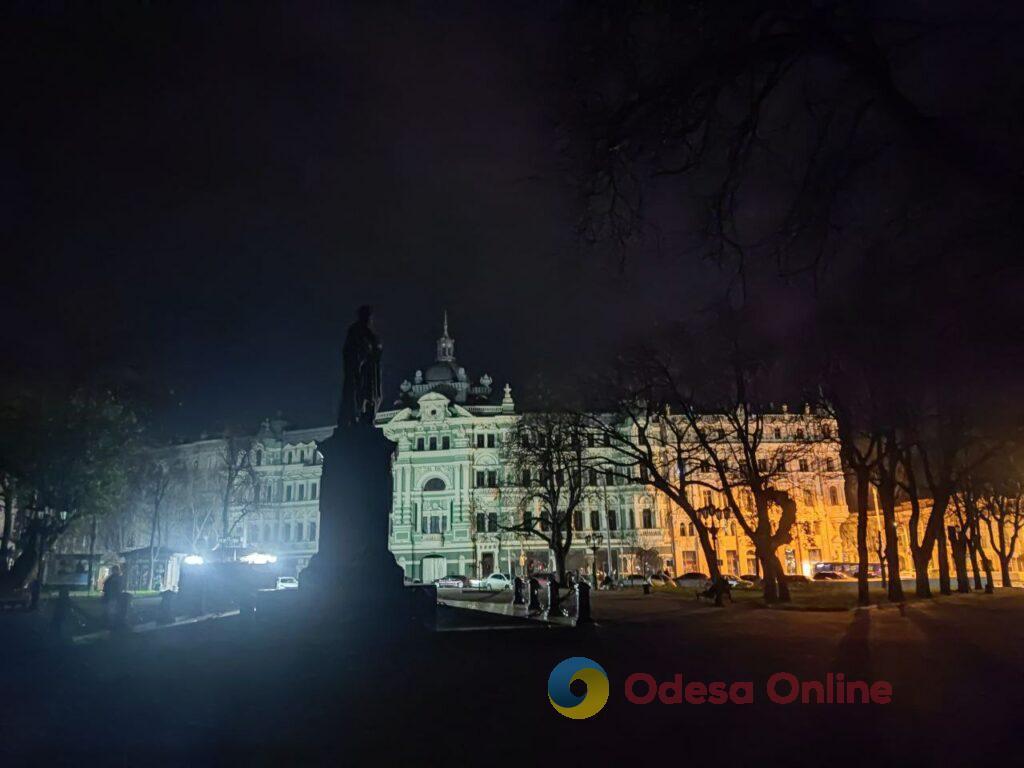 Фото недели: несокрушимая Одесса готовится к Рождеству вопреки блэкаутам и обстрелам
