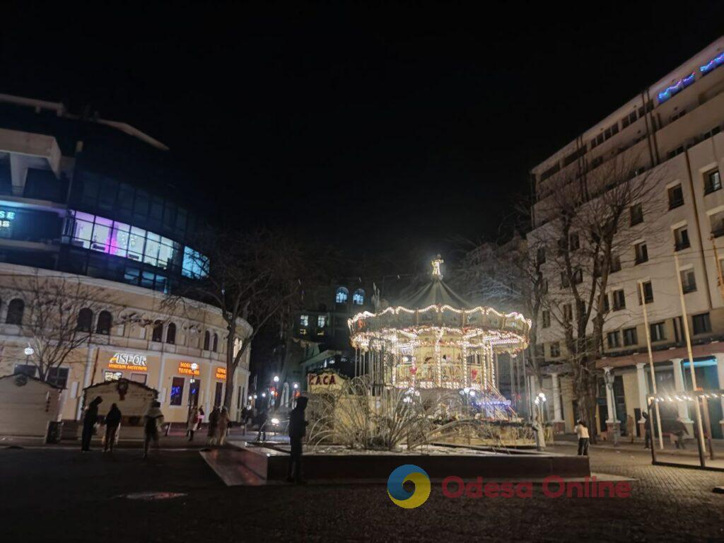 Фото недели: несокрушимая Одесса готовится к Рождеству вопреки блэкаутам и обстрелам