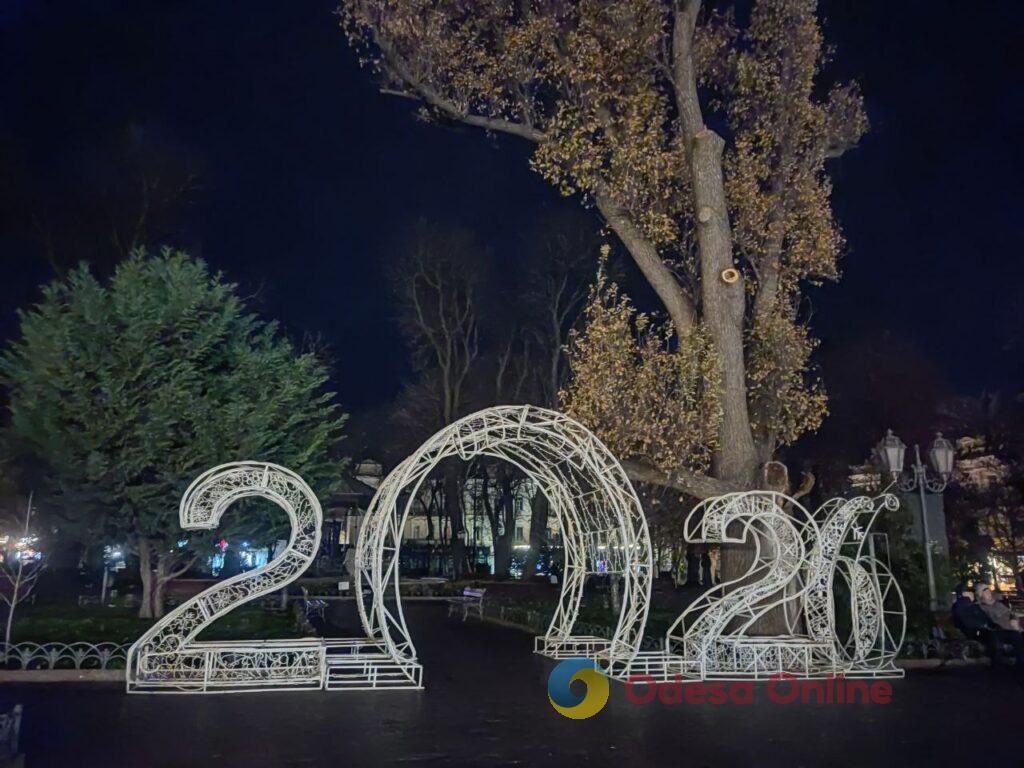 Фото недели: несокрушимая Одесса готовится к Рождеству вопреки блэкаутам и обстрелам