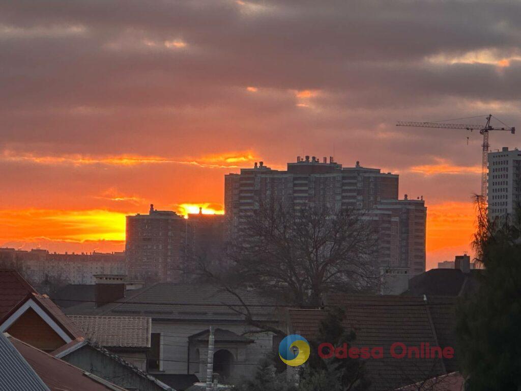Фото недели: несокрушимая Одесса готовится к Рождеству вопреки блэкаутам и обстрелам
