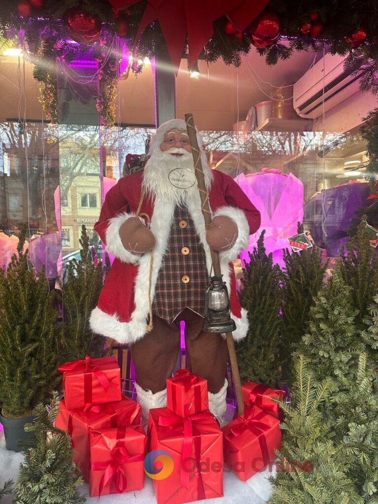 Фото недели: несокрушимая Одесса готовится к Рождеству вопреки блэкаутам и обстрелам