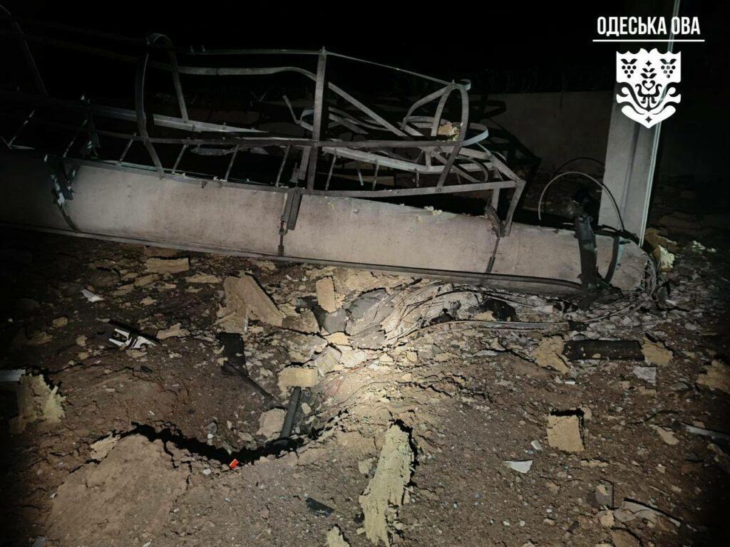 В Одесі уражений об’єкт інфраструктури під час атаки БпЛА