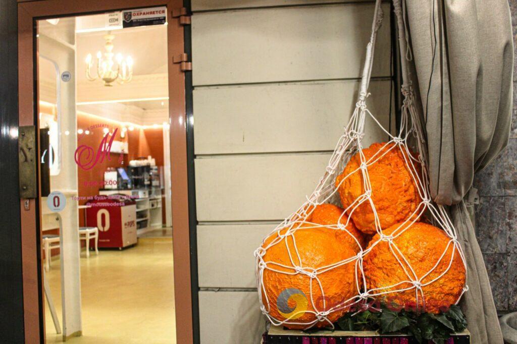 Магія деталей: одеські заклади дивують унікальними святковими інсталяціями