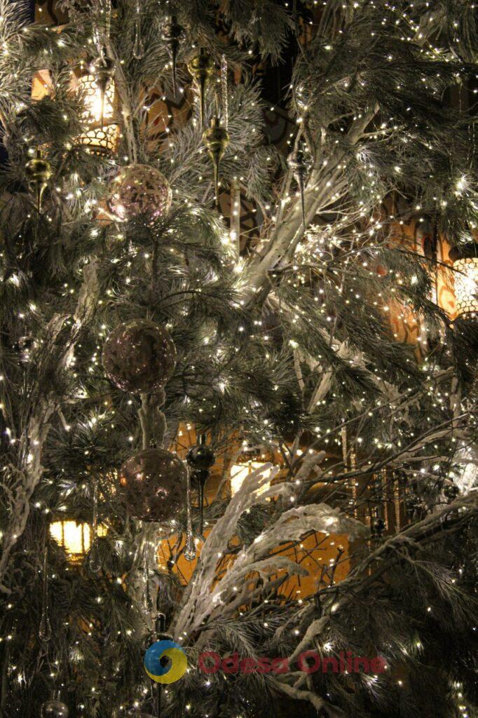 Магія деталей: одеські заклади дивують унікальними святковими інсталяціями