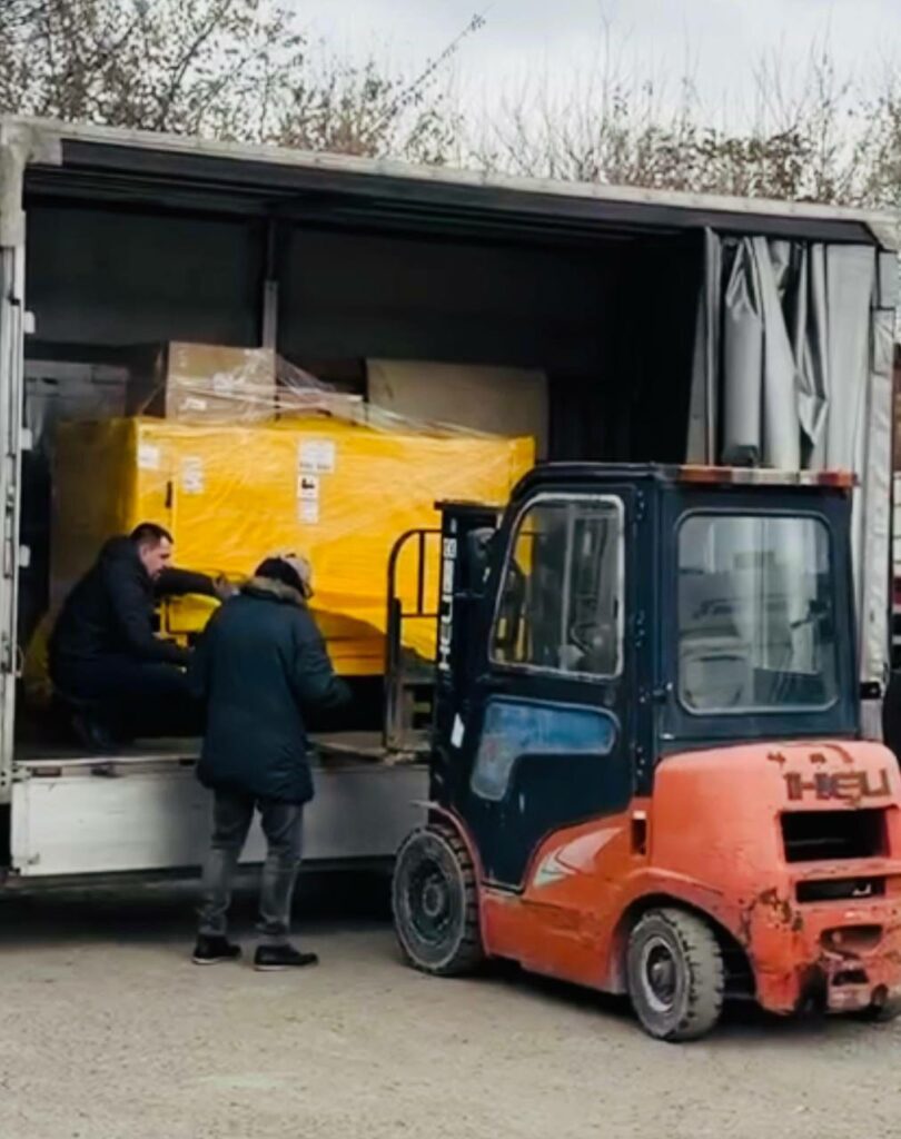 В Одесі дитячу поліклініку забезпечили новим генератором замість знищеного обстрілами