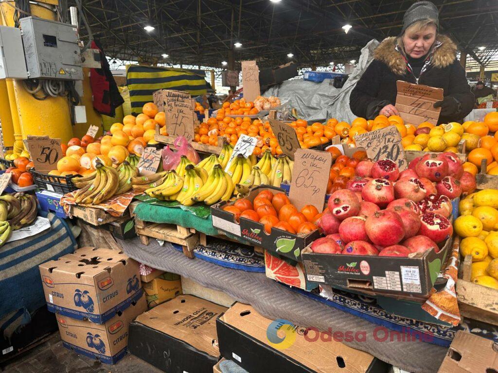 Червона ікра, авокадо та ананас: суботні ціни на одеському «Привозі»