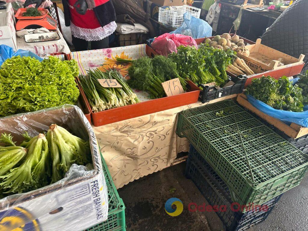 Червона ікра, авокадо та ананас: суботні ціни на одеському «Привозі»