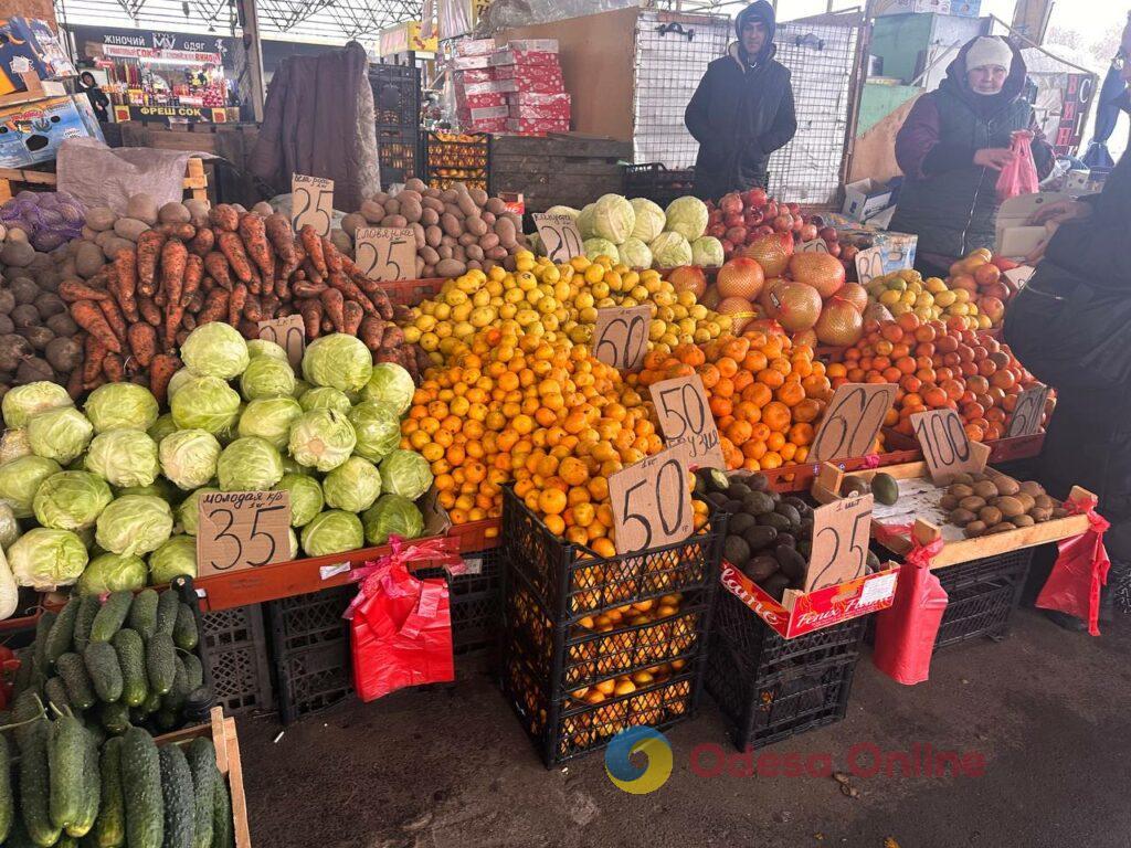 Червона ікра, авокадо та ананас: суботні ціни на одеському «Привозі»