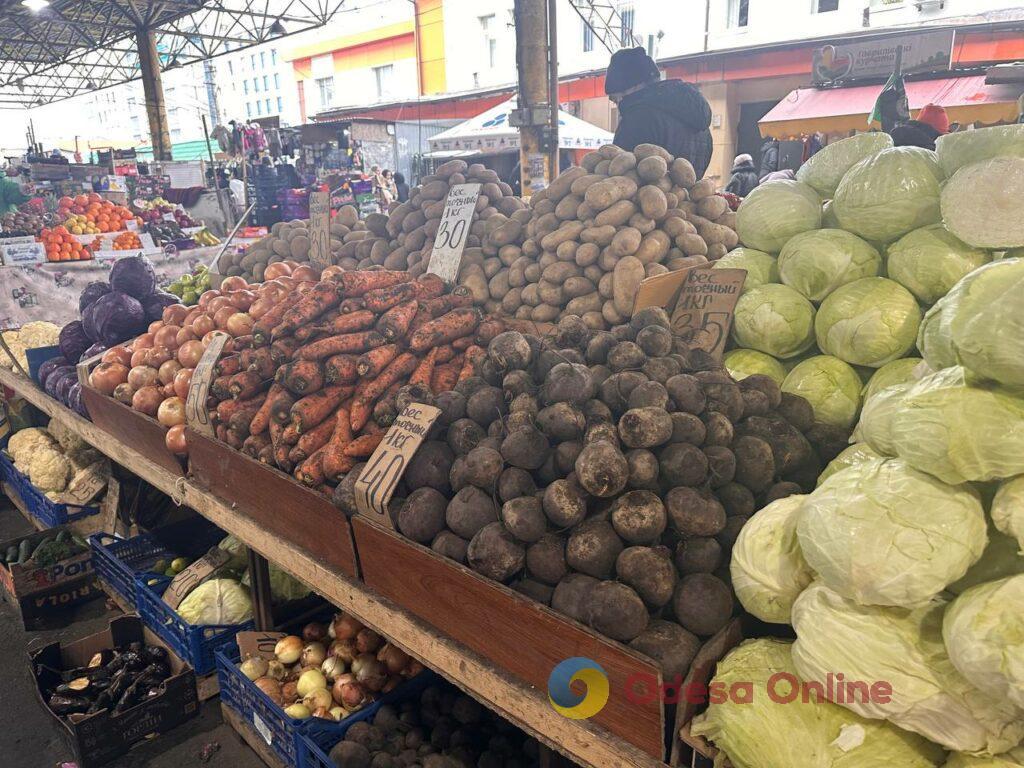 Червона ікра, авокадо та ананас: суботні ціни на одеському «Привозі»