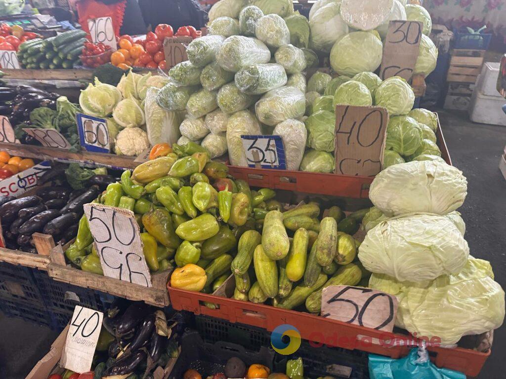 Червона ікра, авокадо та ананас: суботні ціни на одеському «Привозі»