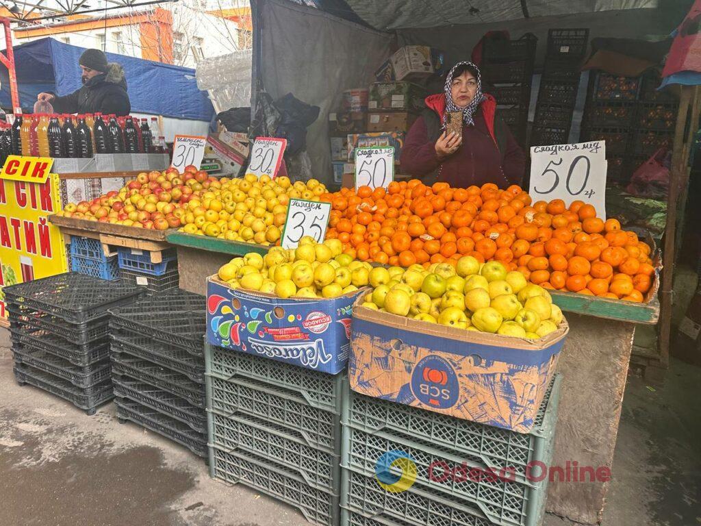 Червона ікра, авокадо та ананас: суботні ціни на одеському «Привозі»