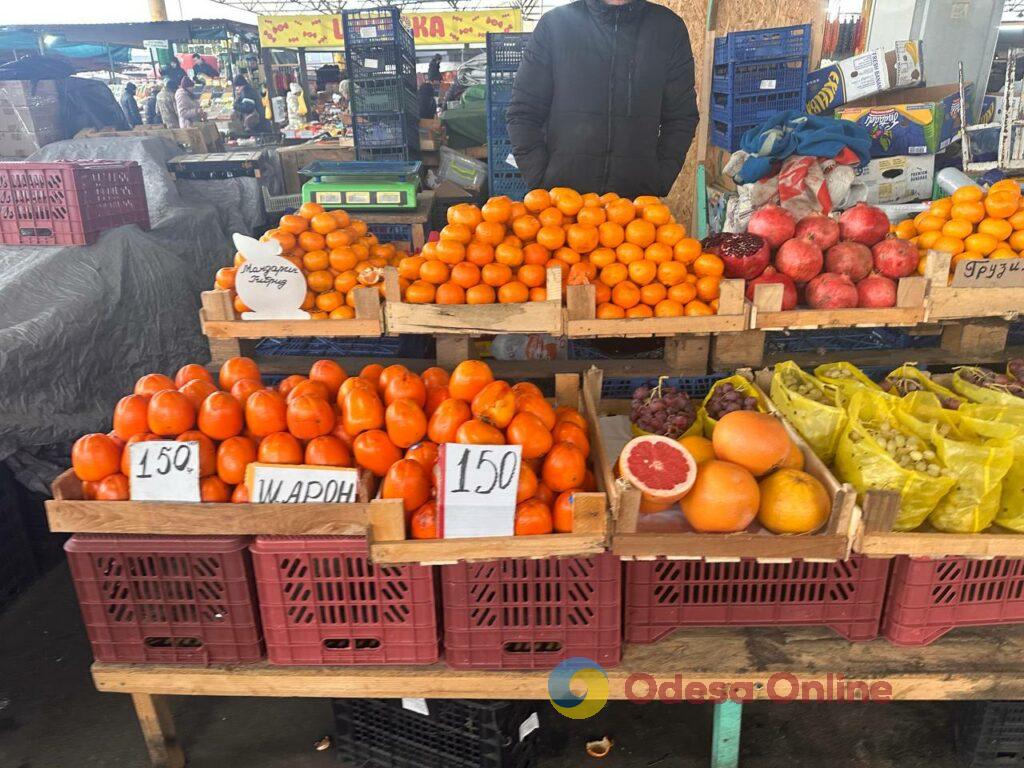 Червона ікра, авокадо та ананас: суботні ціни на одеському «Привозі»