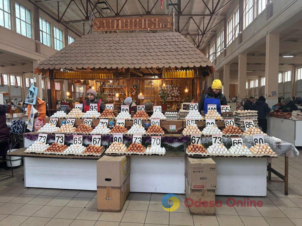 Червона ікра, авокадо та ананас: суботні ціни на одеському «Привозі»