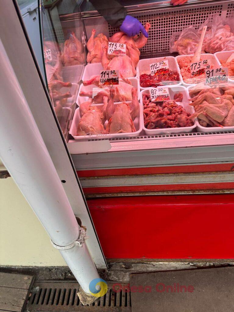 Червона ікра, авокадо та ананас: суботні ціни на одеському «Привозі»