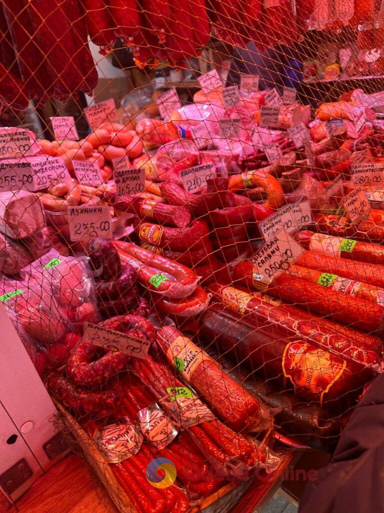 Червона ікра, авокадо та ананас: суботні ціни на одеському «Привозі»