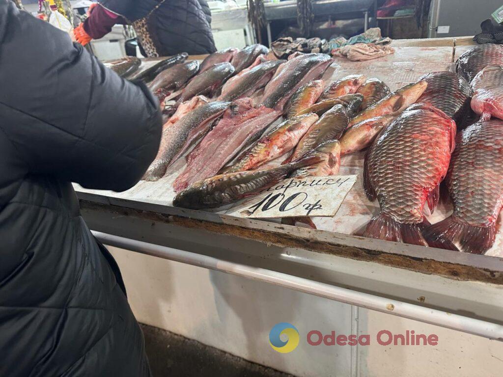 Червона ікра, авокадо та ананас: суботні ціни на одеському «Привозі»