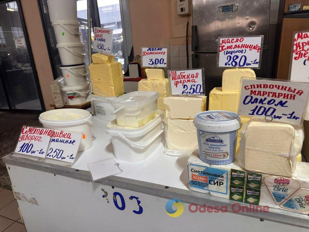 Червона ікра, авокадо та ананас: суботні ціни на одеському «Привозі»