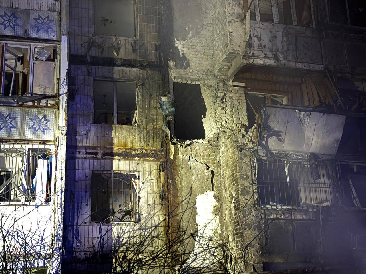 Нічна атака РФ: в Одесі пошкоджена інфраструктура та житлові будинки, серед постраждалих троє дітей (оновлено) Нічна атака РФ: в Одесі пошкоджена інфраструктура та житлові будинки, серед постраждалих троє дітей (оновлено)